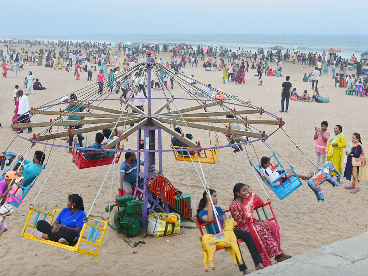 Visakhapatnam: A bustling crowd of visitors at RK Beach4