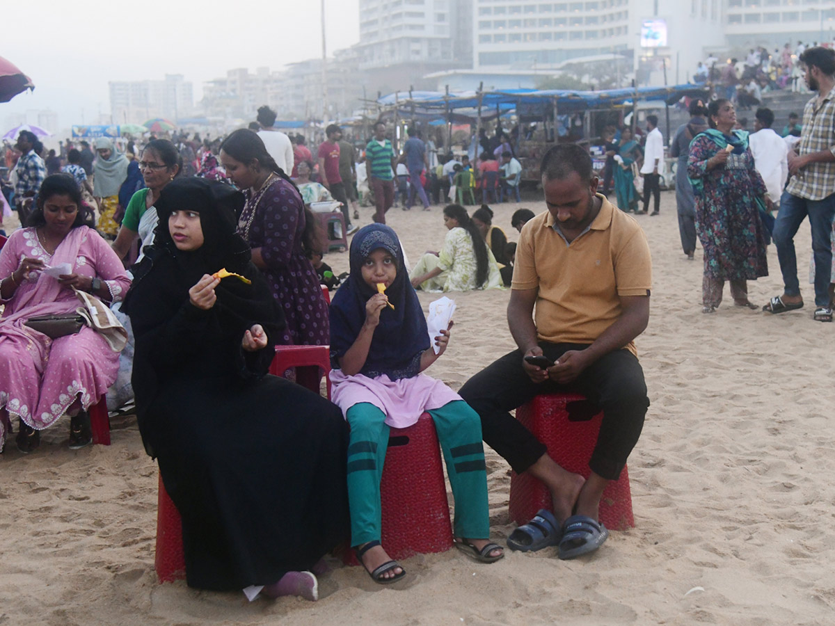 Visakhapatnam: A bustling crowd of visitors at RK Beach5