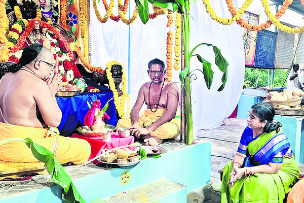 రామయ్యకు ముత్తంగి అలంకరణ2