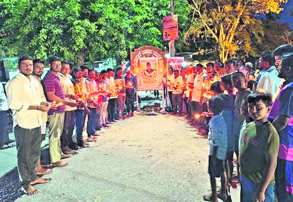 తూటా పేలి యువకుడికి గాయాలు2