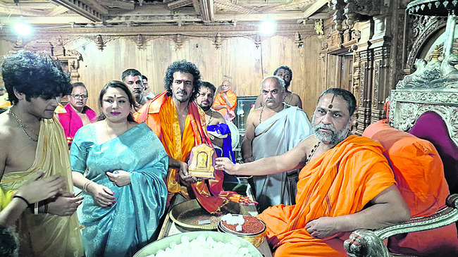 మంత్రాలయంలో తారల సందడి 1