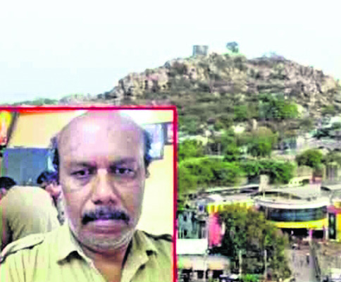 తూటా పేలి యువకుడికి గాయాలు4