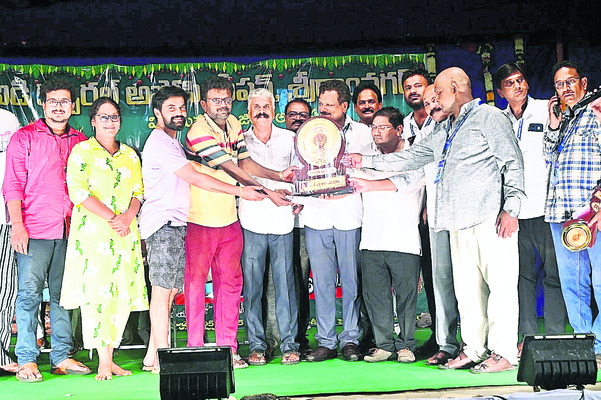 ముగిసిన ఆహ్వాన నాటిక పోటీలు1