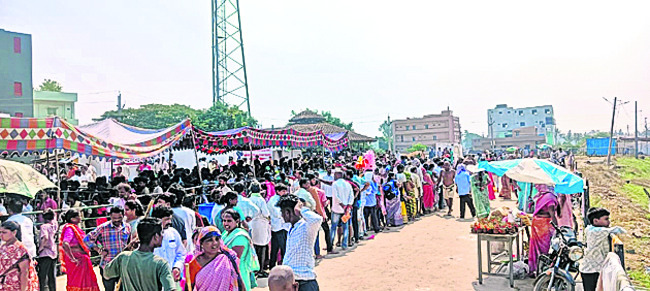 ప్రచార ఆర్భాటాలు..1