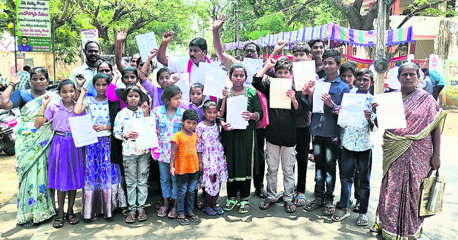 ఎస్సీ కార్పొరేషన్ రుణాలకు గడువు పెంచాలి
1