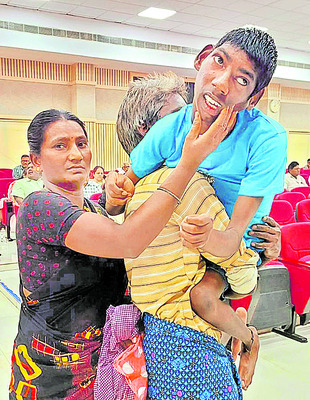 అర్జీల పరిష్కారం వేగవంతం 2
