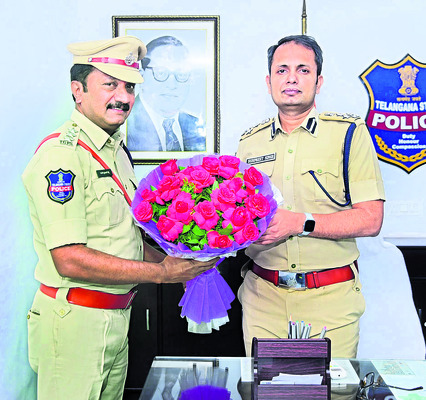 సీపీని కలిసిన ఏసీపీలు1