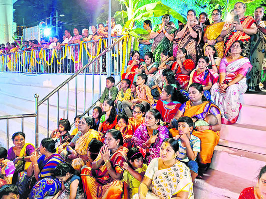 నందబాలుని ఆనంద విహారం1