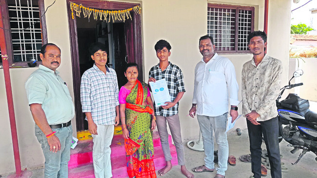 అడ్మిషన్ల కోసం లెక్చరర్ల పాట్లు 1
