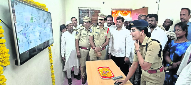 సీసీ కెమెరాల ప్రాధాన్యతను గుర్తించాలి 1