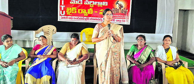 యూరియా వాడకం తగ్గించాలి1