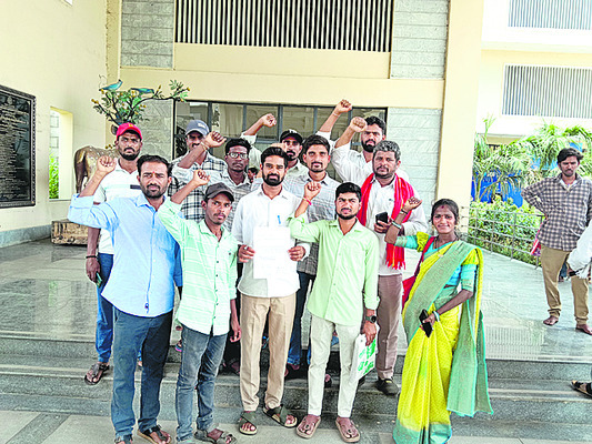 వన దుర్గమ్మకు పల్లకీ సేవ
3