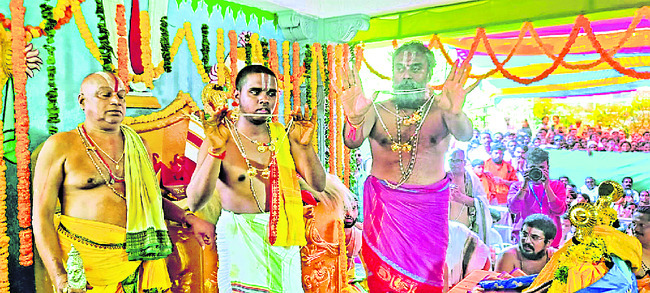 కనులపండువగా.. హేమాచలుడి కల్యాణం1