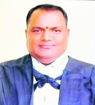 ఎల్ఐజీ క్వార్టర్లు స్వాధీనం చేసుకోవాలి
1
