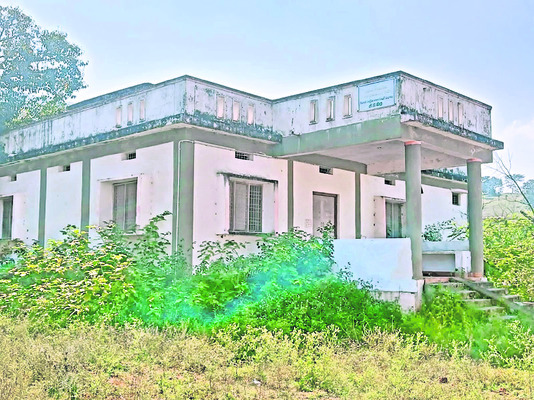 పురోగతి లేని సచివాలయ భవనాలు.!1