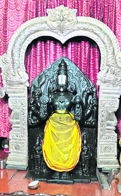లక్ష్మీనారాయణుడి బ్రహ్మోత్సవాలు ప్రారంభం 1