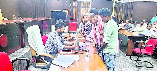 చిత్తశుద్ధితో అర్జీలు పరిష్కరించండి2