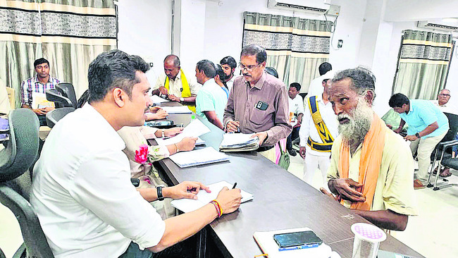 చిత్తశుద్ధితో అర్జీలు పరిష్కరించండి1