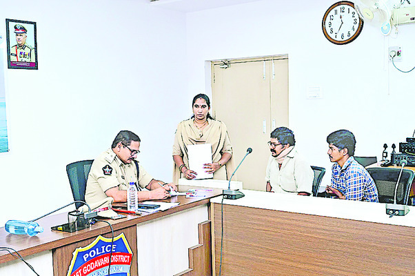 పీజీఆర్ఎస్కు 159 అర్జీలు1