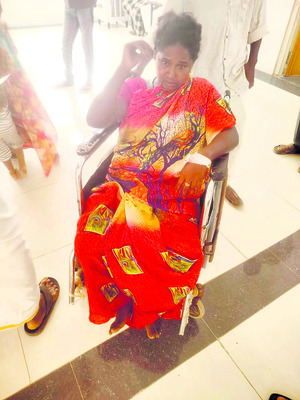లోయలో పడిన కోలాట బృందం వాహనం1