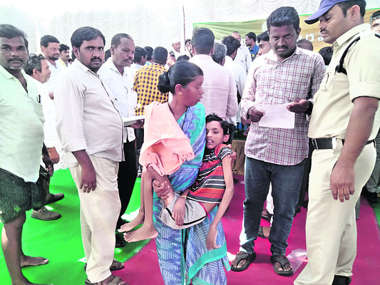 అర్జీలకు శాశ్వత పరిష్కారం చూపాలి 1