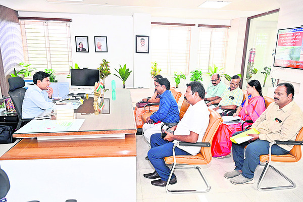 దివ్యాంగులకు ల్యాప్టాప్ల పంపిణీ 2