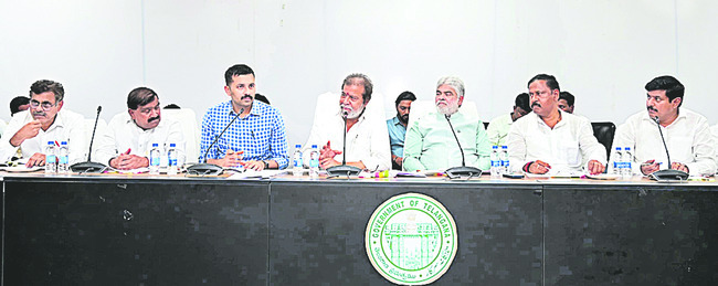 ఫిర్యాదులు అందితే చర్యలు1