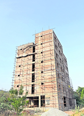 తిరుపతిలో జోరుగా అక్రమ నిర్మాణాలు
3