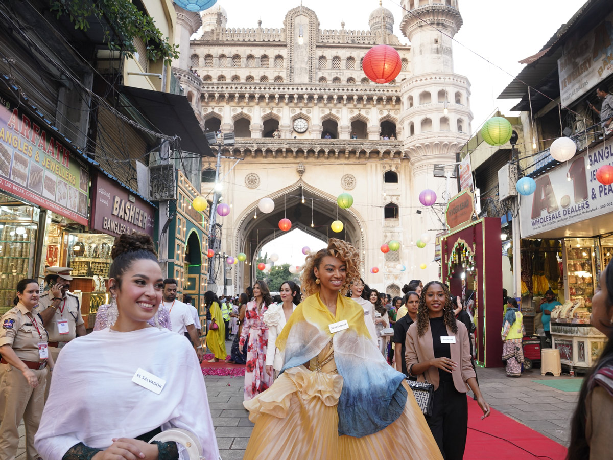 Miss World 2025 Contestants At Charminar, Hyderabad Photos7