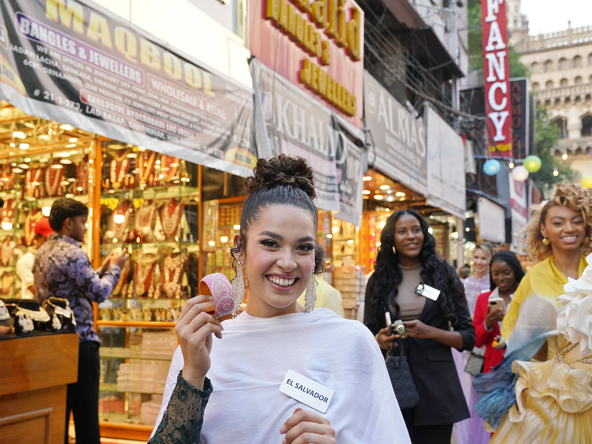 Miss World 2025 Contestants At Charminar, Hyderabad Photos9
