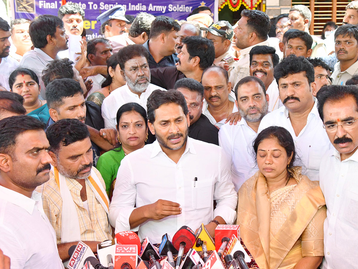 YS Jagan Visits Martyred Jawan Murali Naik Family At Sri Sathya Sai District Photos11