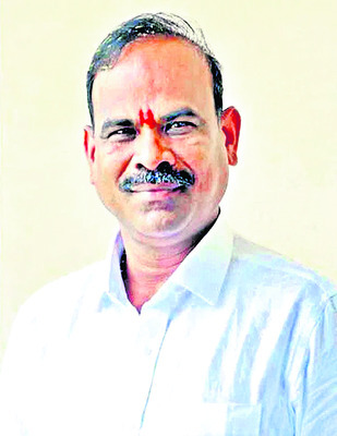 యాదగిరీశుడి సేవలో ఏపీ హైకోర్టు జడ్జి
2