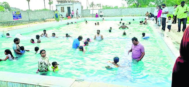 ఎండల్లో హాయ్‌.. హాయ్‌..1