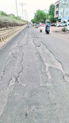 ● బిల్లులు పెండింగ్.. పనులు స్టాప్ ● ఒత్తిడికి లోనవుత1