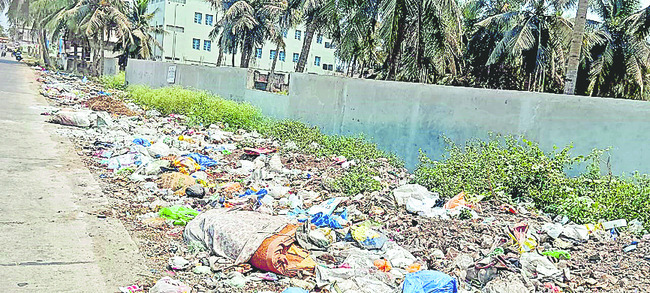 చెత్త గుట్టలు.. స్వచ్ఛ గొప్పలు 1