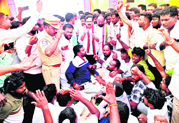 పైరవీలతో పదవులు రావు1