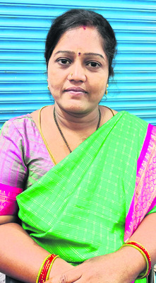 అకారణంగా రైలులో ప్రయాణికులపై దాడి 1