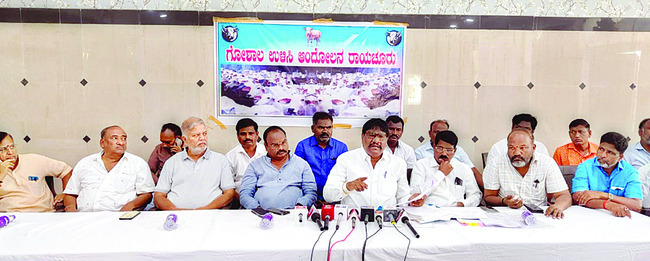 గోశాల స్థలంలో ఆక్రమణలు తొలగించాలి1