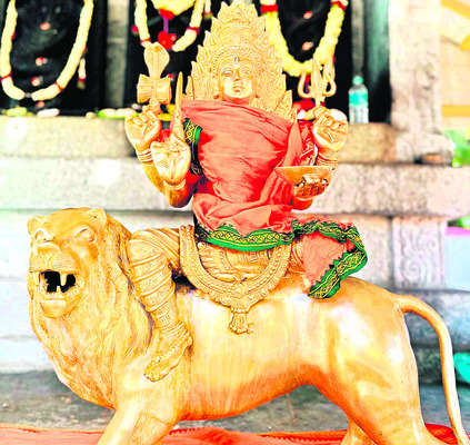 పంచలోహ విగ్రహం చోరీ
1