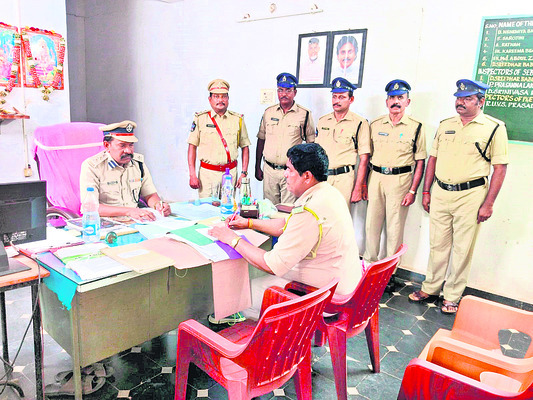 రైలు నుంచి జారిపడి గుర్తు తెలియని వ్యక్తి మృతి 1