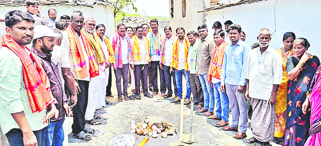 అభివృద్ధి పనులకు భూమిపూజ 1