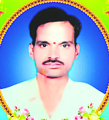 రోడ్డు ప్రమాదంలో కొడుకు.. కరెంట్ షాక్తో తండ్రి 1