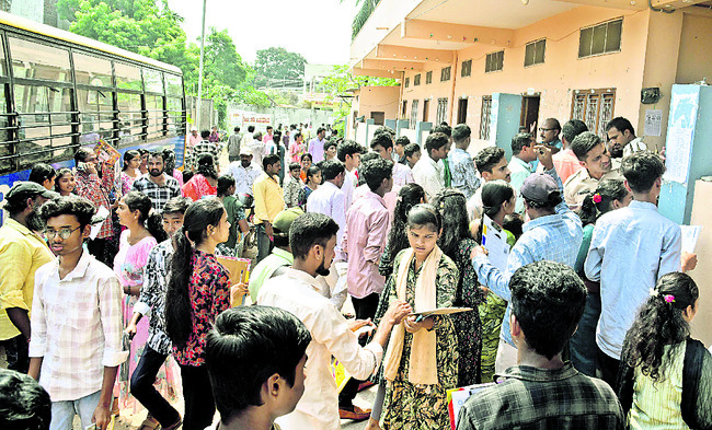 ప్రశాంతంగా పాలీసెట్1