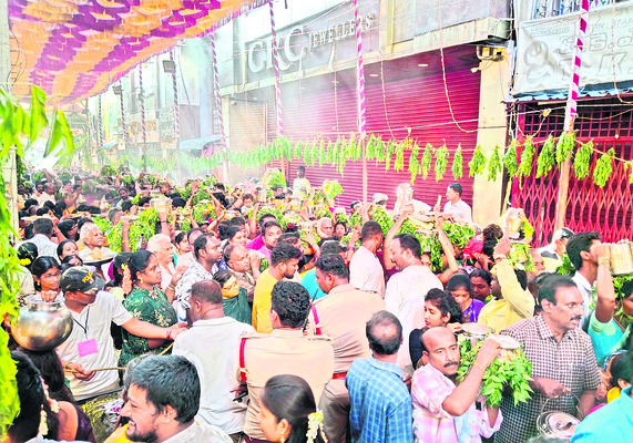 అంగరంగ వైభవంగా చిత్తూరు నడివీధి గంగమ్మ జాతర 1