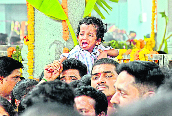 జాతరలో నిర్లక్ష్యం!2