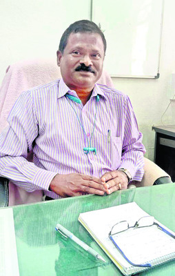 తపాలా సేవలు.. ప్రజలకు తప్పని ఇక్కట్లు 1