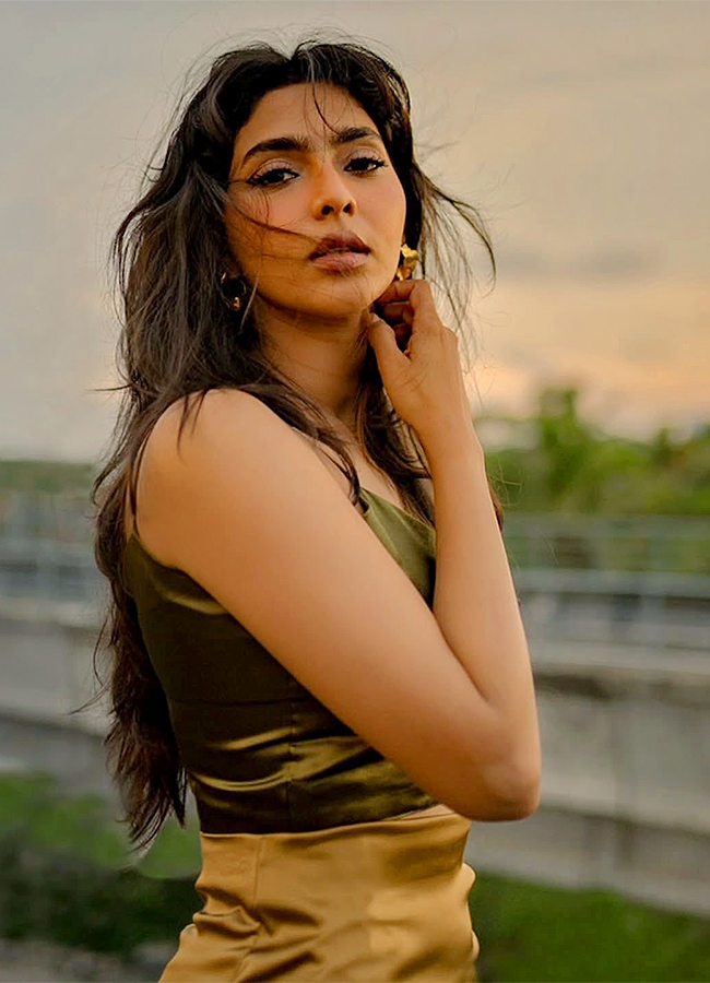 Beautiful Actress Aishwarya Lekshmi HD Photos Download12