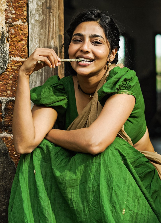 Beautiful Actress Aishwarya Lekshmi HD Photos Download14