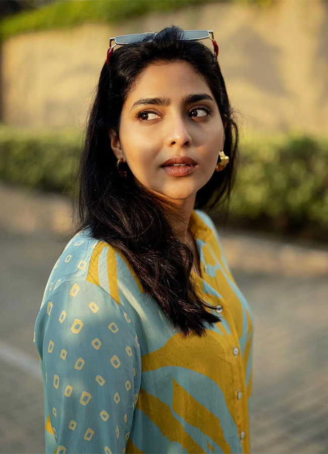 Beautiful Actress Aishwarya Lekshmi HD Photos Download15