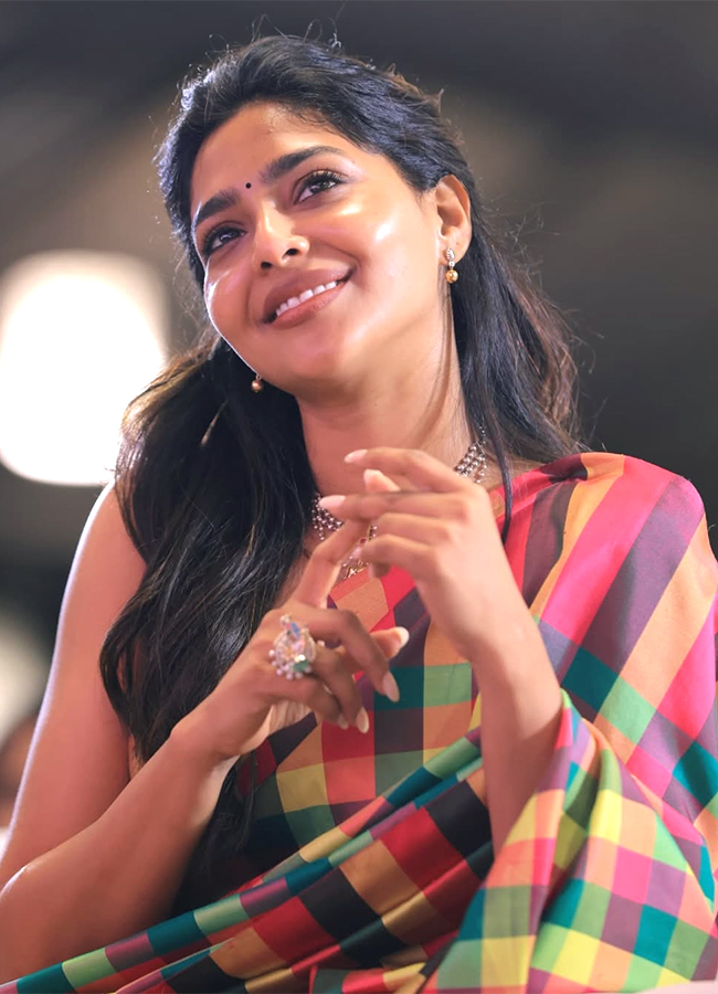 Beautiful Actress Aishwarya Lekshmi HD Photos Download3